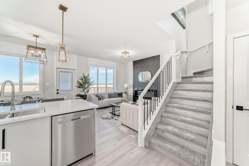 61 Patriot Way, Spruce Grove, AB - Indoor Photo Showing Kitchen