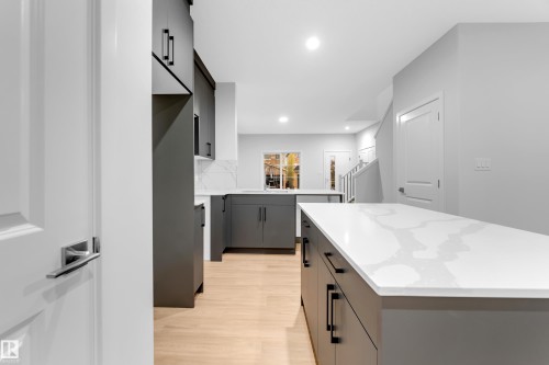 252 24 Street, Edmonton, AB - Indoor Photo Showing Kitchen