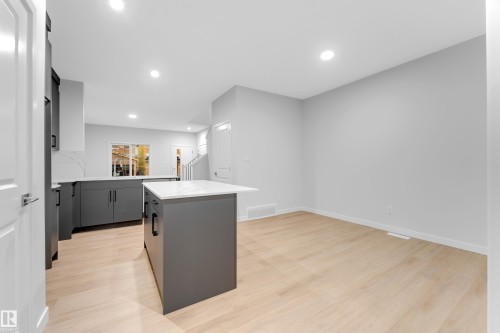 252 24 Street, Edmonton, AB - Indoor Photo Showing Other Room