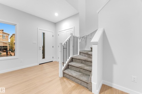 252 24 Street, Edmonton, AB - Indoor Photo Showing Other Room