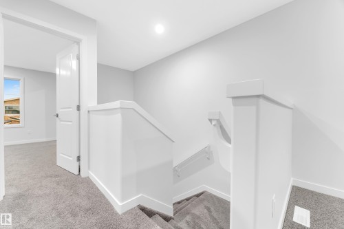 252 24 Street, Edmonton, AB - Indoor Photo Showing Other Room