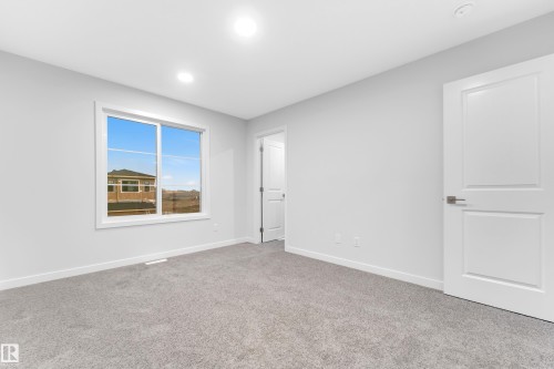 252 24 Street, Edmonton, AB - Indoor Photo Showing Other Room