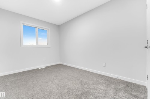 252 24 Street, Edmonton, AB - Indoor Photo Showing Other Room