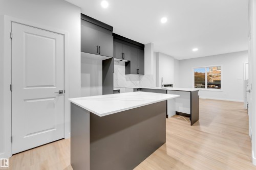 252 24 Street, Edmonton, AB - Indoor Photo Showing Kitchen