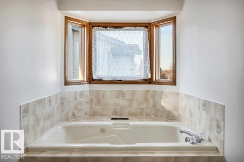 706 Burley Drive, Edmonton, AB - Indoor Photo Showing Bathroom