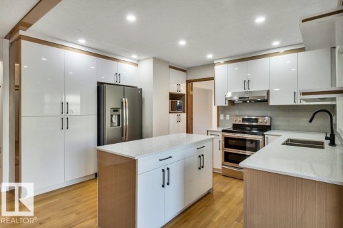 706 Burley Drive, Edmonton, AB - Indoor Photo Showing Kitchen With Double Sink With Upgraded Kitchen