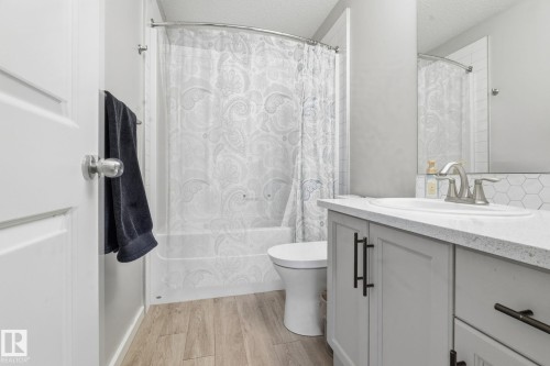 9543 221 Street, Edmonton, AB - Indoor Photo Showing Bathroom
