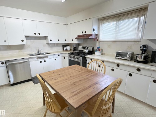 4944 48 Avenue, Bon Accord, AB - Indoor Photo Showing Kitchen With Double Sink