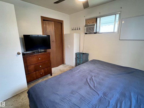 4944 48 Avenue, Bon Accord, AB - Indoor Photo Showing Bedroom