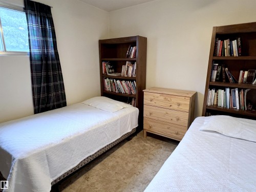 4944 48 Avenue, Bon Accord, AB - Indoor Photo Showing Bedroom