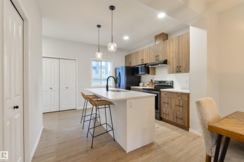 17648 62 Street, Edmonton, AB - Indoor Photo Showing Kitchen
