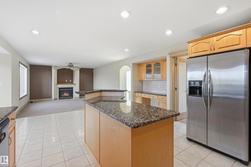 1610 Haswell Court, Edmonton, AB - Indoor Photo Showing Kitchen