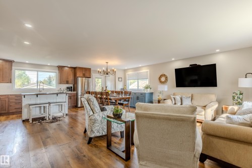 10114 102 Avenue, Morinville, AB - Indoor Photo Showing Living Room
