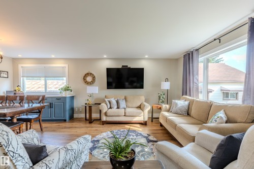 10114 102 Avenue, Morinville, AB - Indoor Photo Showing Living Room