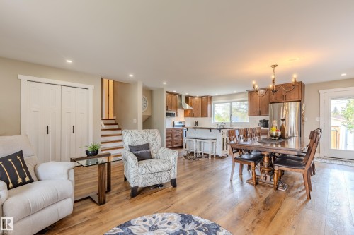 10114 102 Avenue, Morinville, AB - Indoor Photo Showing Living Room