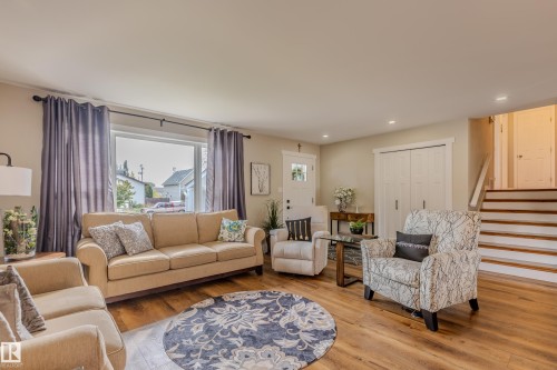 10114 102 Avenue, Morinville, AB - Indoor Photo Showing Living Room