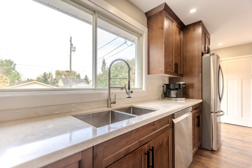 10114 102 Avenue, Morinville, AB - Indoor Photo Showing Kitchen With Double Sink