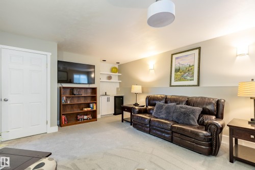 10114 102 Avenue, Morinville, AB - Indoor Photo Showing Living Room