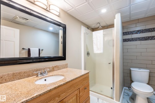 10114 102 Avenue, Morinville, AB - Indoor Photo Showing Bathroom