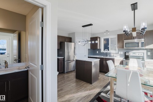 9019 219 Street, Edmonton, AB - Indoor Photo Showing Kitchen With Upgraded Kitchen
