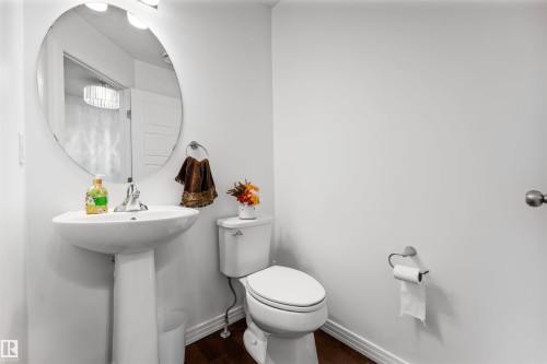 4449 6A Street, Edmonton, AB - Indoor Photo Showing Bathroom