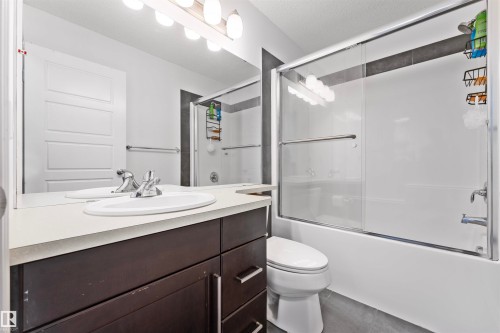 4449 6A Street, Edmonton, AB - Indoor Photo Showing Bathroom