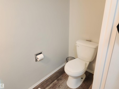162 Abbottsfield Road, Edmonton, AB - Indoor Photo Showing Bathroom