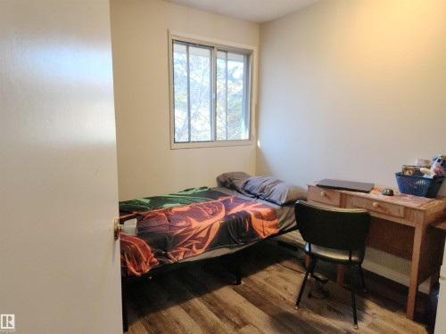 162 Abbottsfield Road, Edmonton, AB - Indoor Photo Showing Bedroom