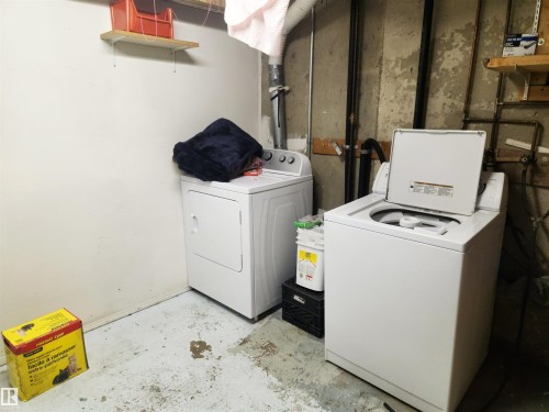 162 Abbottsfield Road, Edmonton, AB - Indoor Photo Showing Laundry Room