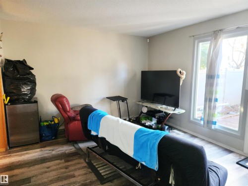 162 Abbottsfield Road, Edmonton, AB - Indoor