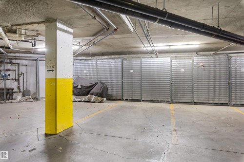 112 237 Youville Drive E, Edmonton, AB - Indoor Photo Showing Garage
