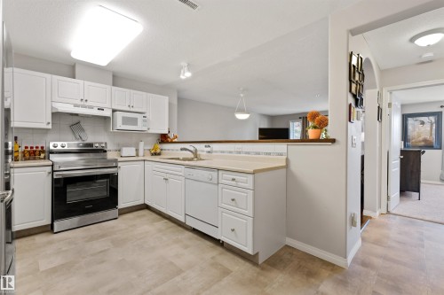 112 237 Youville Drive E, Edmonton, AB - Indoor Photo Showing Kitchen