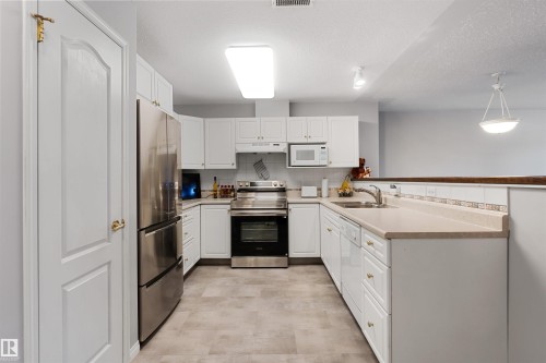112 237 Youville Drive E, Edmonton, AB - Indoor Photo Showing Kitchen