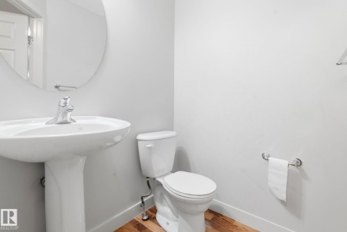 17365 8A Avenue, Edmonton, AB - Indoor Photo Showing Bathroom