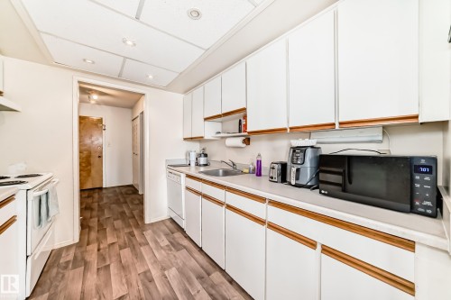 306 4404 122 Street, Edmonton, AB - Indoor Photo Showing Kitchen