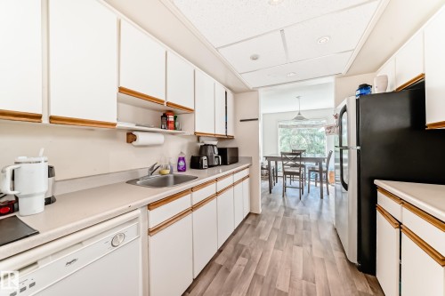 306 4404 122 Street, Edmonton, AB - Indoor Photo Showing Kitchen