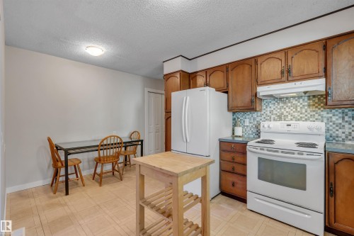 232 Ranchview Place Nw, Calgary, AB - Indoor Photo Showing Kitchen