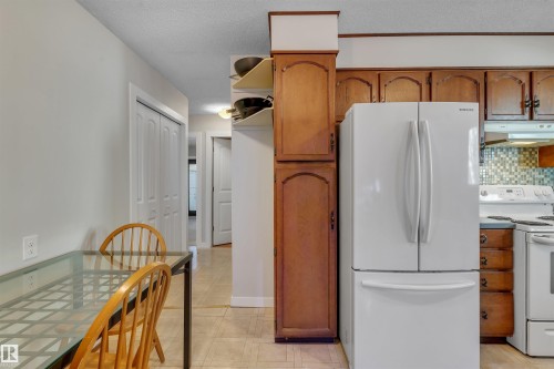 232 Ranchview Place Nw, Calgary, AB - Indoor Photo Showing Kitchen