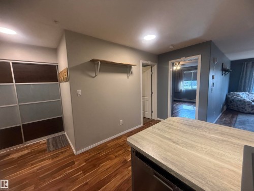 230 592 Hooke Road, Edmonton, AB - Indoor Photo Showing Bedroom