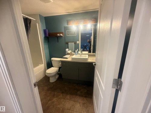 230 592 Hooke Road, Edmonton, AB - Indoor Photo Showing Bathroom