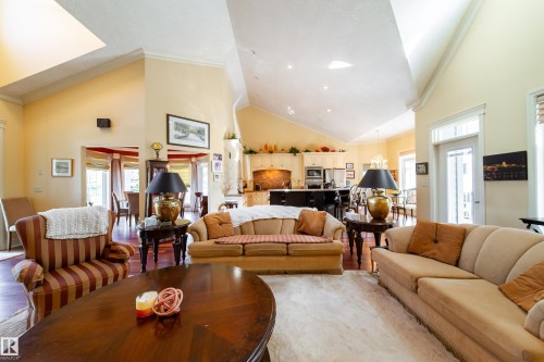 2A Silver Beach Road, Rural Wetaskiwin County, AB - Indoor Photo Showing Living Room