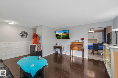5924 152A Avenue, Edmonton, AB - Indoor Photo Showing Living Room