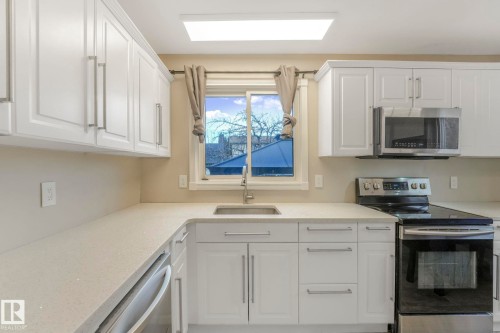 5924 152A Avenue, Edmonton, AB - Indoor Photo Showing Kitchen