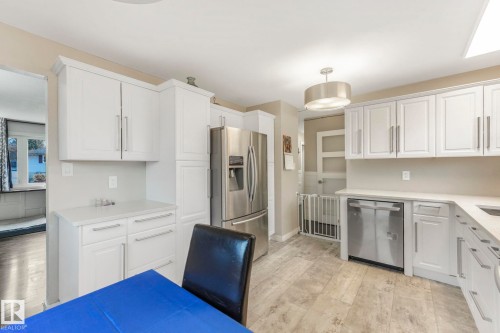 5924 152A Avenue, Edmonton, AB - Indoor Photo Showing Kitchen