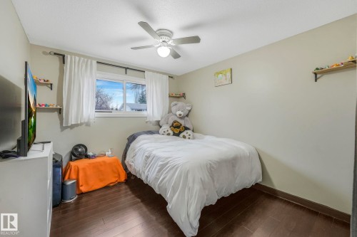 5924 152A Avenue, Edmonton, AB - Indoor Photo Showing Bedroom