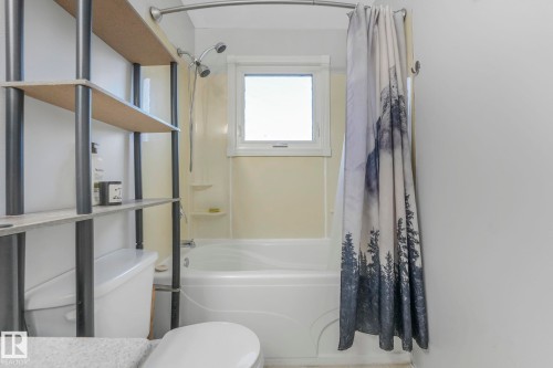 5924 152A Avenue, Edmonton, AB - Indoor Photo Showing Bathroom