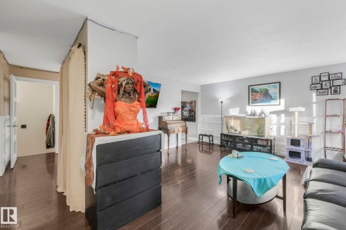 5924 152A Avenue, Edmonton, AB - Indoor Photo Showing Living Room