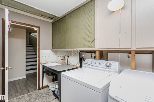 8412 71 Street, Edmonton, AB - Indoor Photo Showing Laundry Room