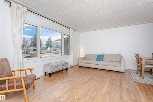 8412 71 Street, Edmonton, AB - Indoor Photo Showing Living Room