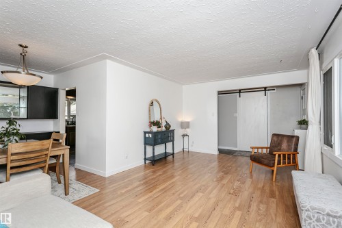 8412 71 Street, Edmonton, AB - Indoor